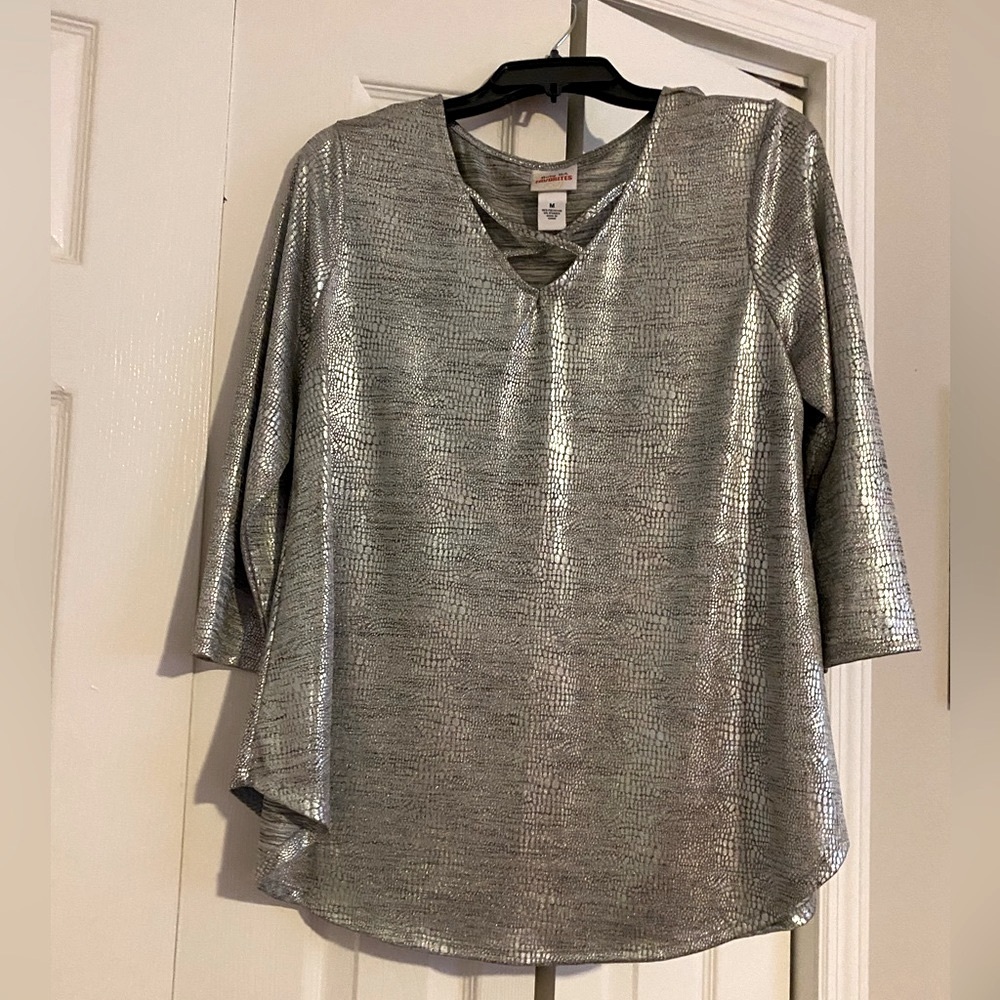 Silver metallic top